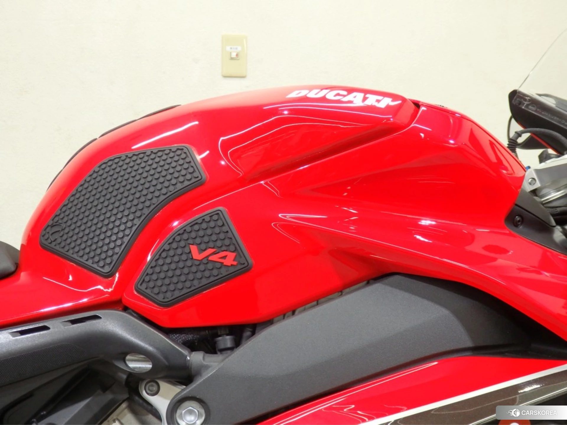 Ducati PANIGALE V4 S id 4373917 из Японии 25