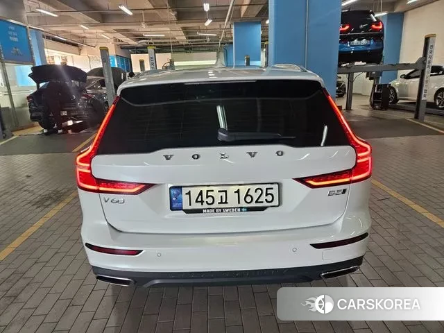 Volvo V60 Cross-Country 2nd Generation 2020 Белый из Кореи, фото 5