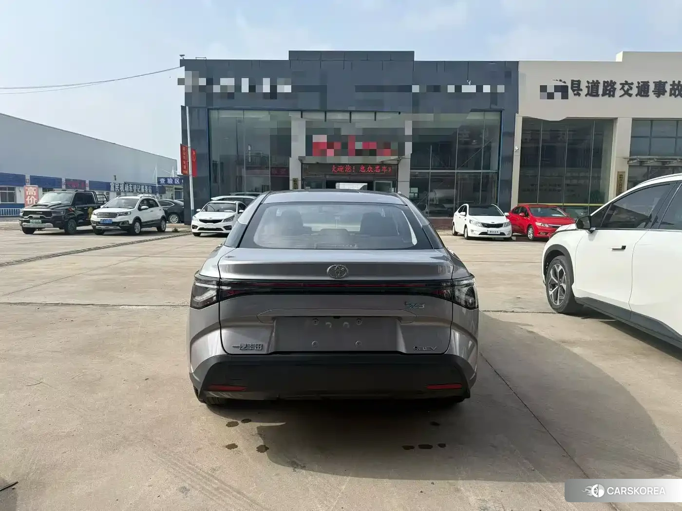 Toyota bZ3 2026 Silver/gray из Китая, фото 5