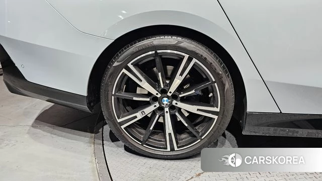 BMW 5 Series (G60) id 4579158 из Кореи 25