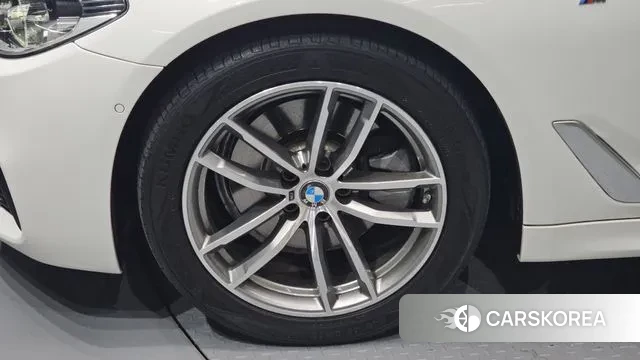 BMW 5 Series (G30) id 3307451 из Кореи 15