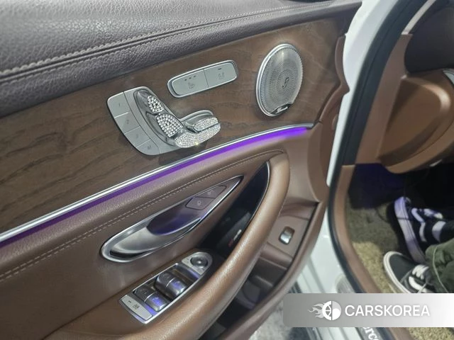Mercedes-Benz E-Class W213 2018 Белый из Кореи, фото 5
