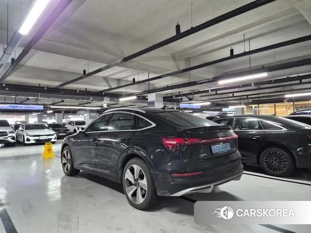 Audi e-Tron 2023 Черный из Кореи, фото 5