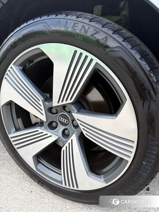 Audi e-Tron id 2916024 из Кореи 11