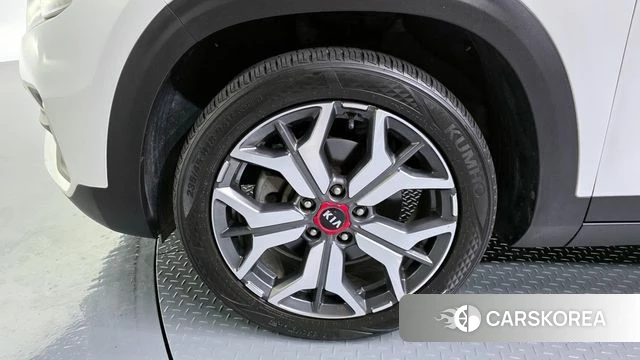 Kia Seltos id 4338360 из Кореи 28
