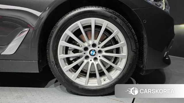 BMW 5 Series (G30) id 4429927 из Кореи 15