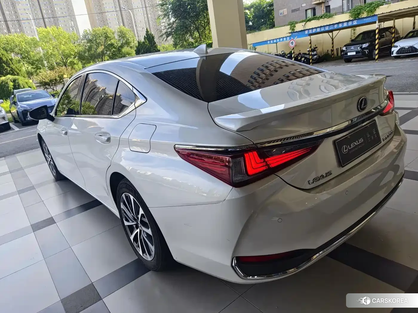 Lexus ES id 4669411 из Китая 17