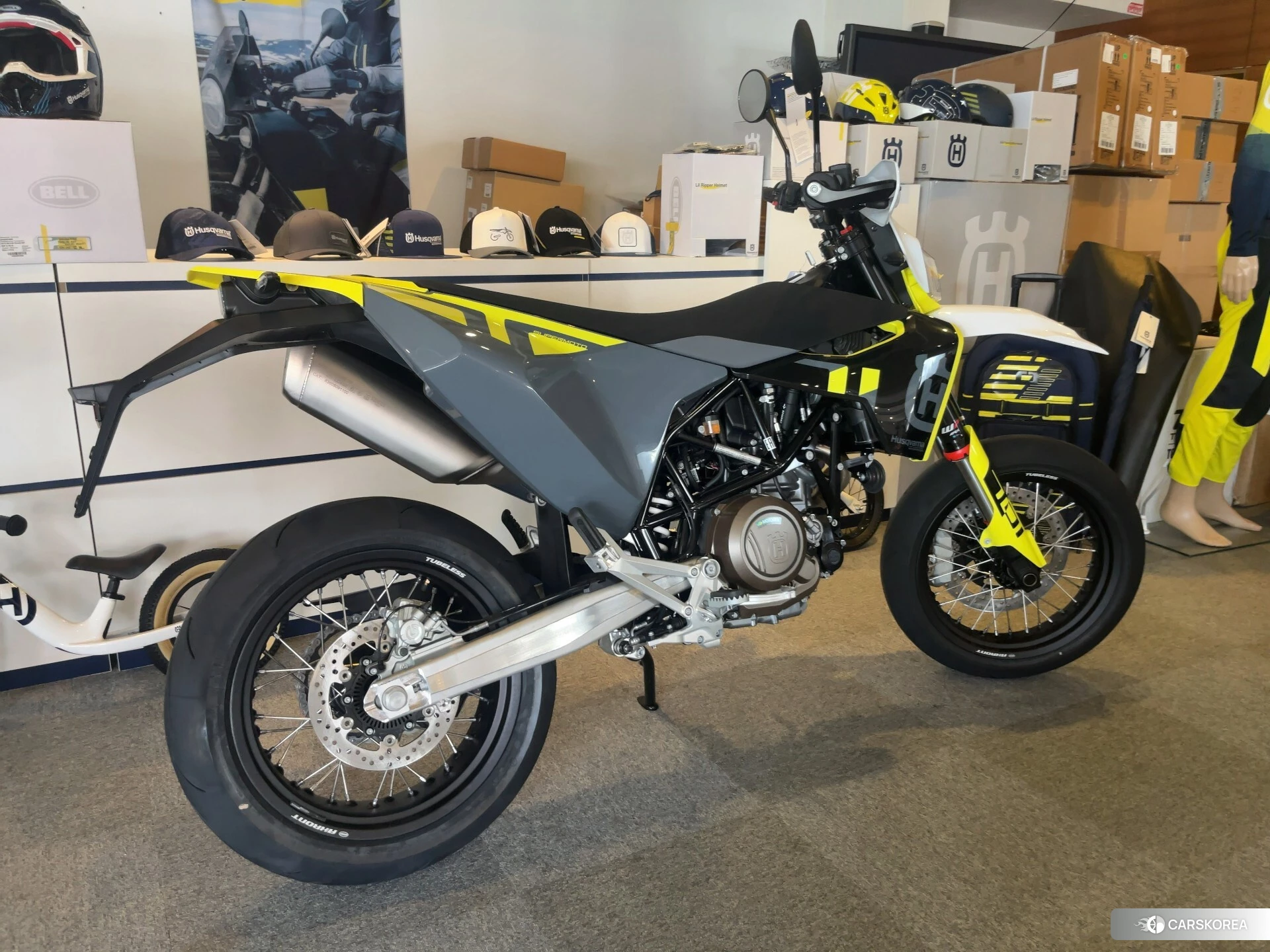 Husqvarna 701 SUPERMOTO 2024 из Японии, фото 2