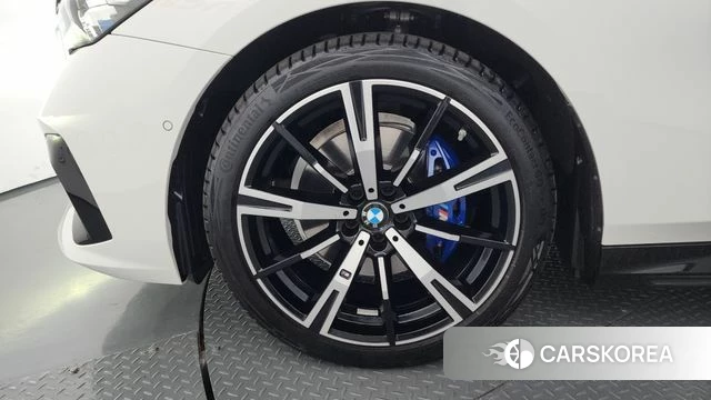 BMW 5 Series (G60) id 4505456 из Кореи 30
