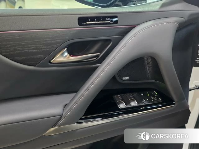 Lexus LX id 4272283 из Китая 19