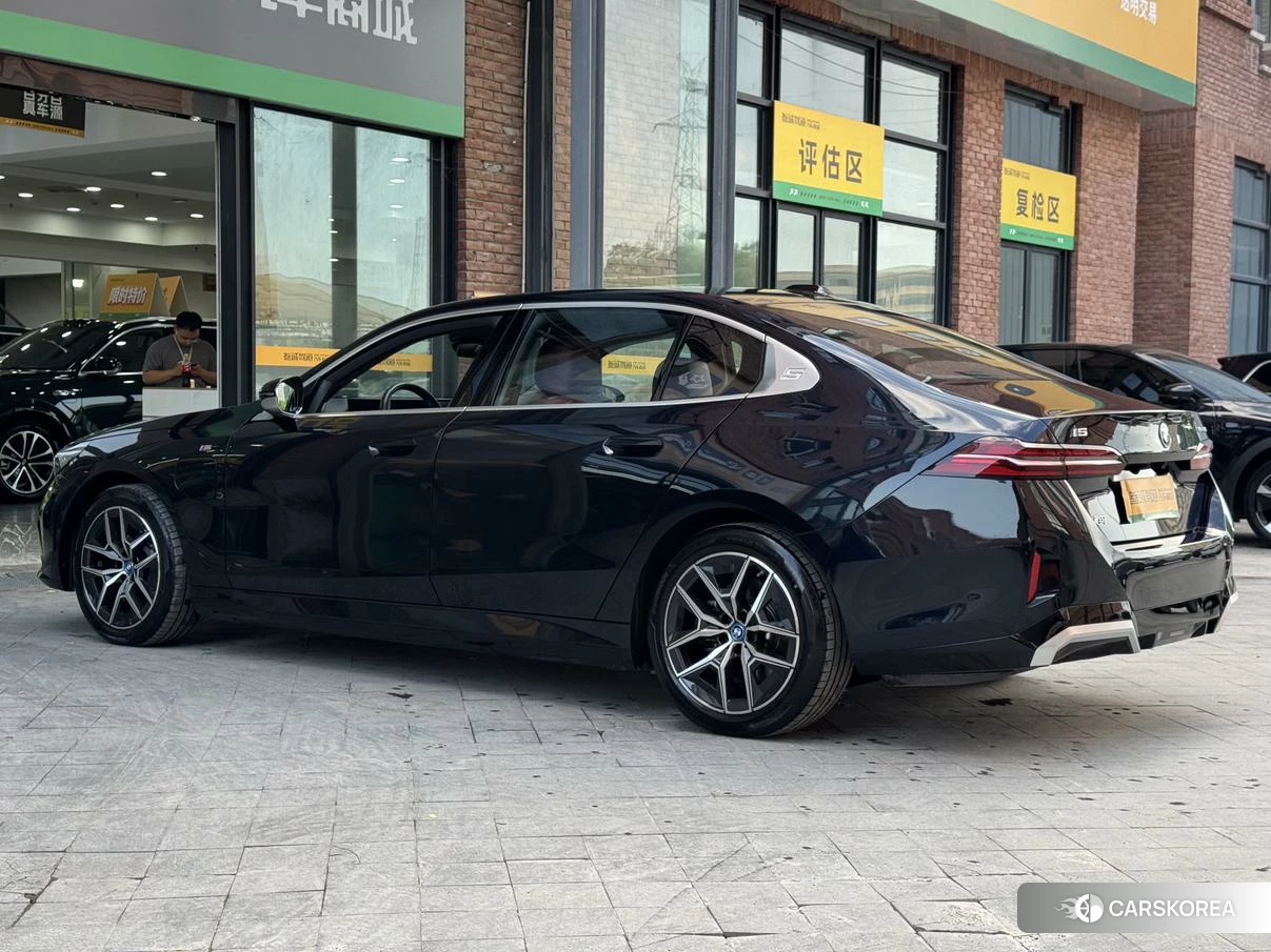 BMW i5 id 4479821 из Китая 17