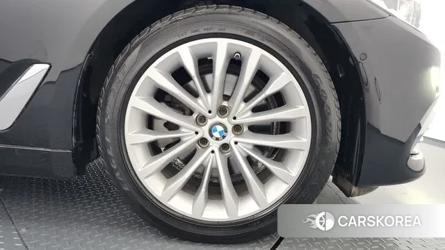 BMW 5 Series (G30) id 3303085 из Кореи 15