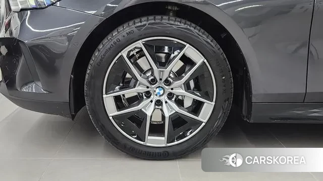 BMW 5 Series (G60) id 3512144 из Кореи 15