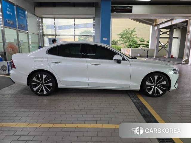 Volvo S60 3rd generation 2023 Белый из Кореи, фото 5