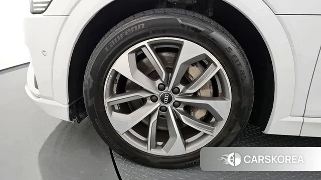 Audi e-Tron id 3264502 из Кореи 15