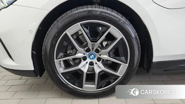 BMW 5 Series (G60) id 4617528 из Кореи 28