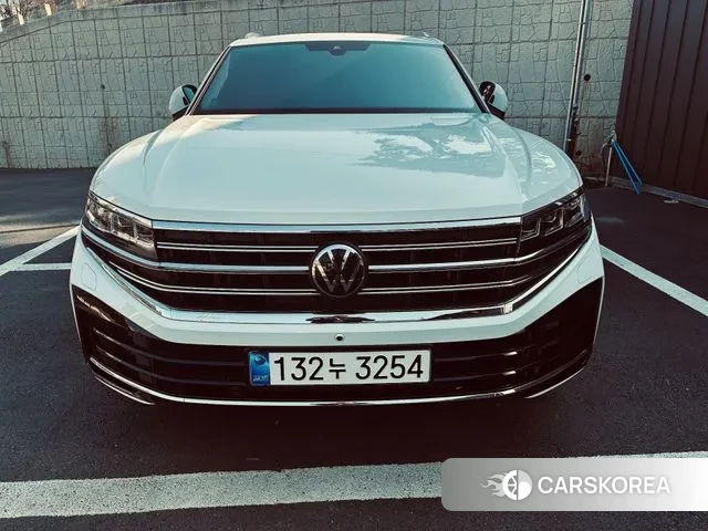 Volkswagen Touareg 3rd generation 2025 Белый из Кореи, фото 5