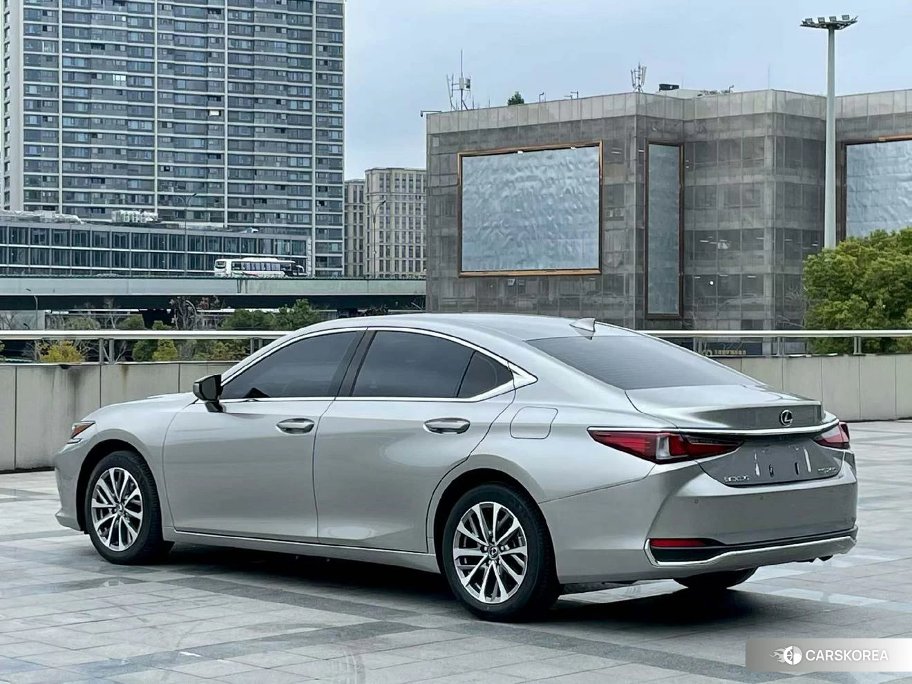 Lexus ES 2021 Серебристо-серый из Китая, фото 5