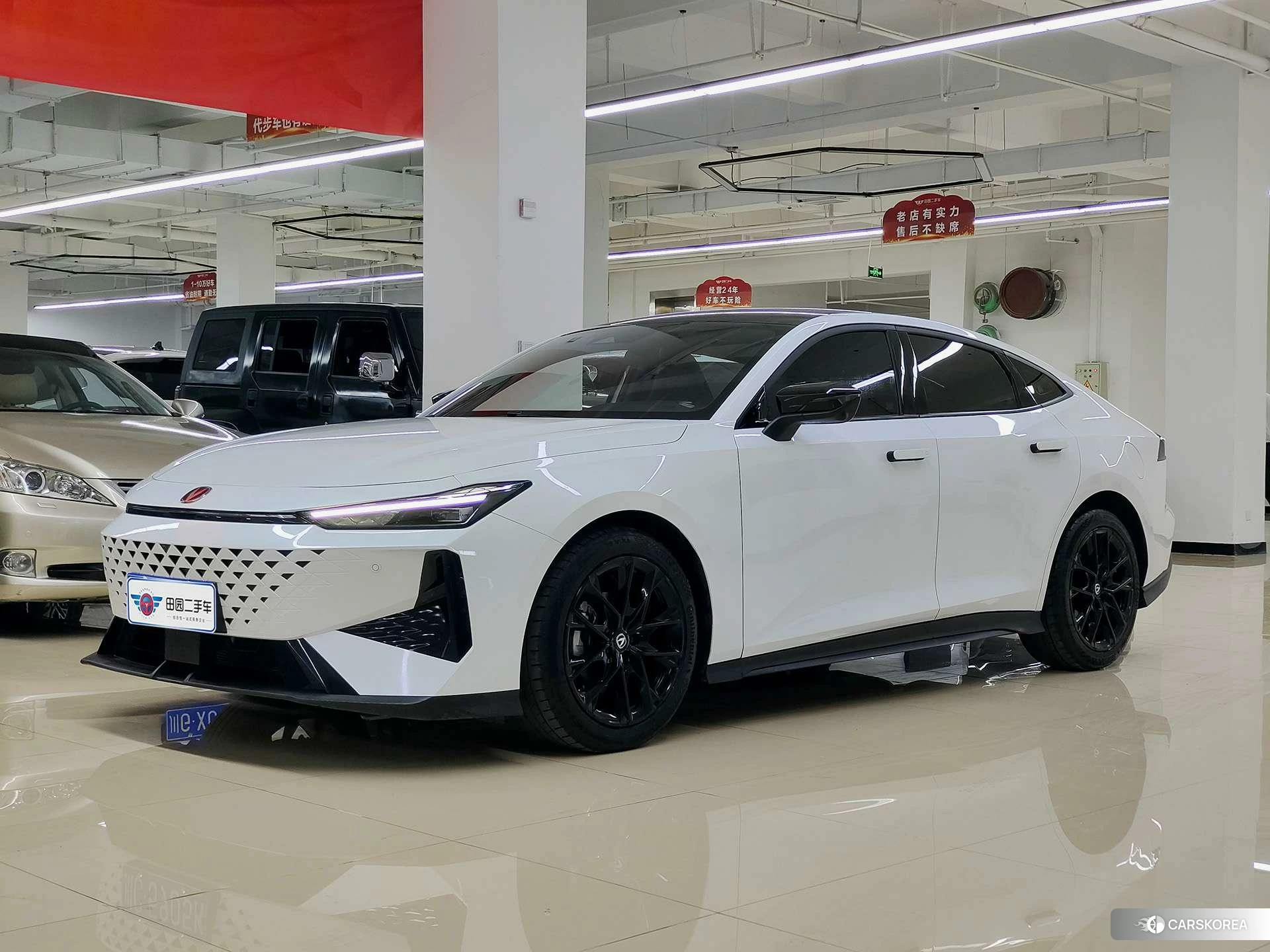 Chang'an UNI-V 2024 Белый из Китая, фото 5