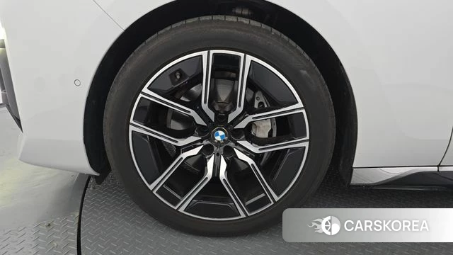 BMW 7 Series (G70) id 4505545 из Кореи 29