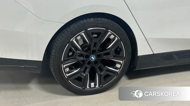 BMW i5 (G60) 2024 Белый из Кореи, фото 5