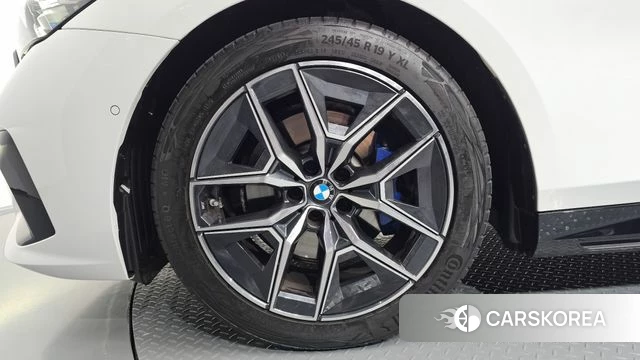 BMW 5 Series (G60) id 4870595 из Кореи 25