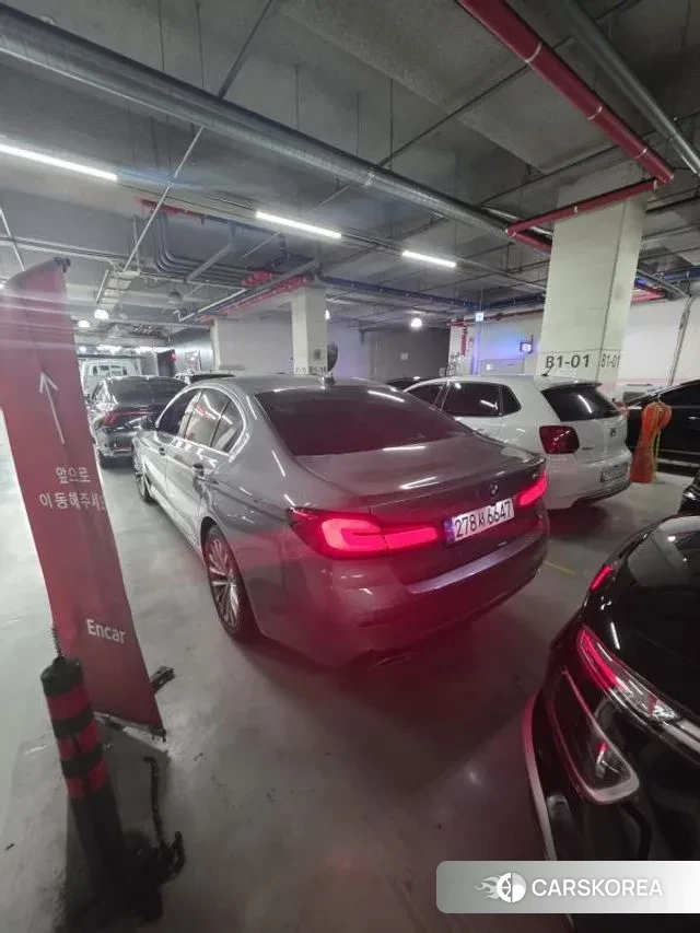 BMW 5 Series (G30) 2022 Серебристо-серый из Кореи, фото 5