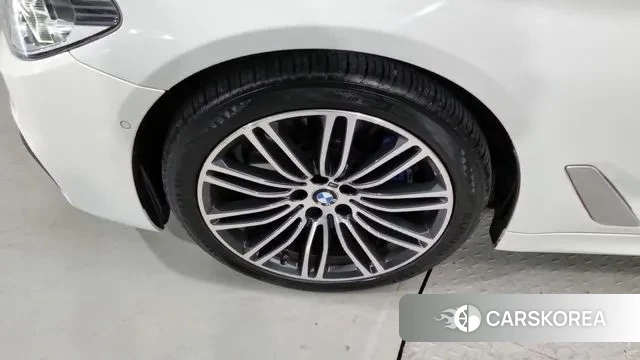 BMW 5 Series (G30) id 3329926 из Кореи 12