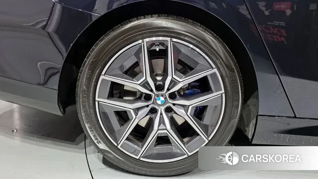 BMW 5 Series (G60) id 3471961 из Кореи 15