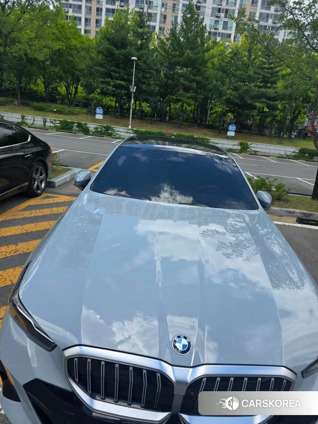 BMW 5 Series (G60) 2024 Небесно-голубой из Кореи, фото 5