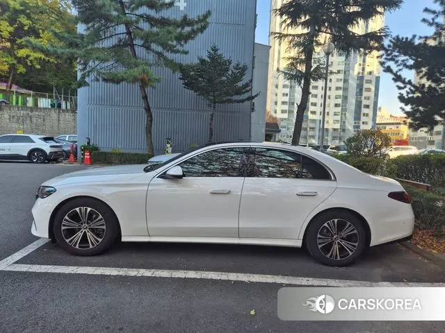 Mercedes-Benz E-Class W214 2024 Белый из Кореи, фото 5