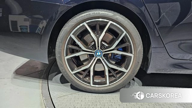 BMW 5 Series (G30) id 4624280 из Кореи 29