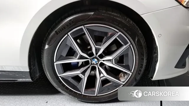 BMW 5 Series (G60) id 3353901 из Кореи 15