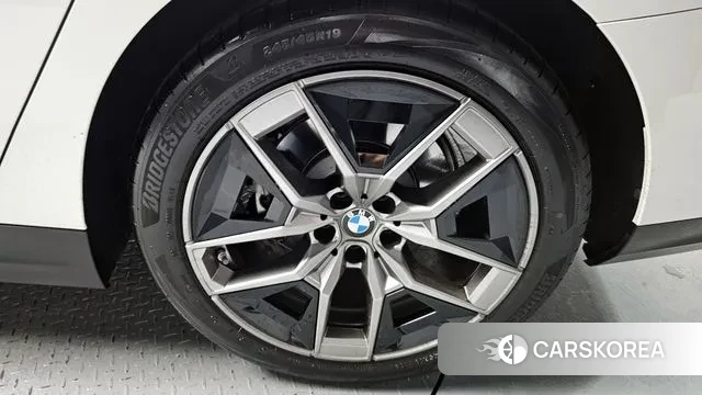 BMW 5 Series (G60) id 3700686 из Кореи 15