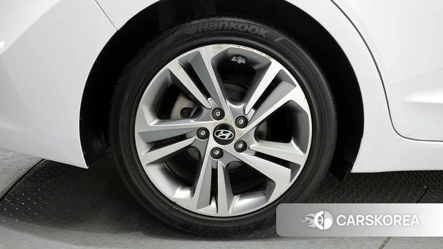 Hyundai Avante AD id 3834949 из Кореи 15