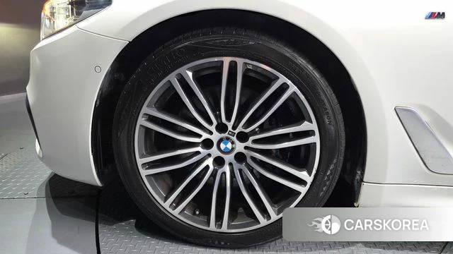 BMW 5 Series (G30) id 4410773 из Кореи 29