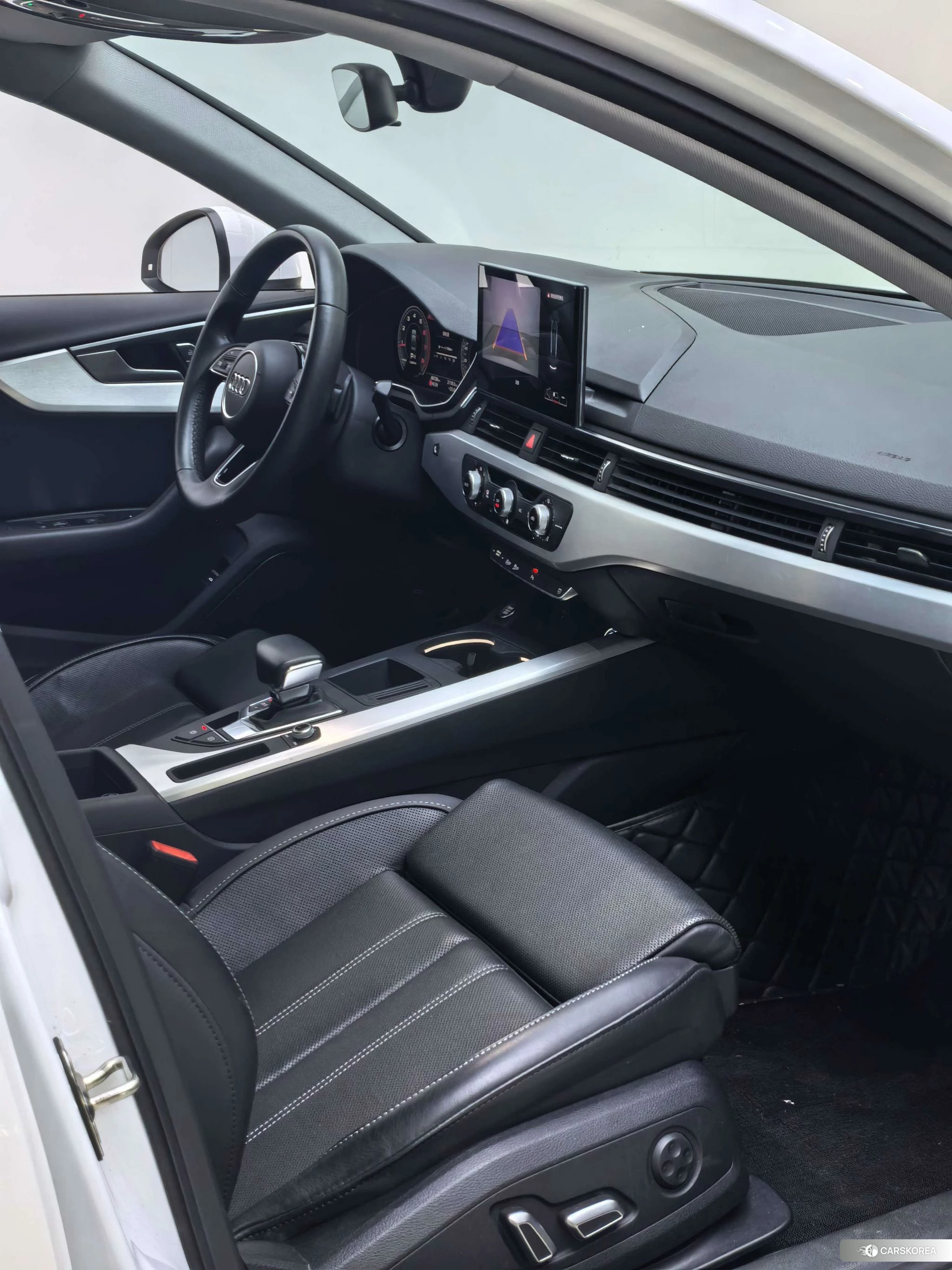 Audi A4L id 4426833 из Китая 10