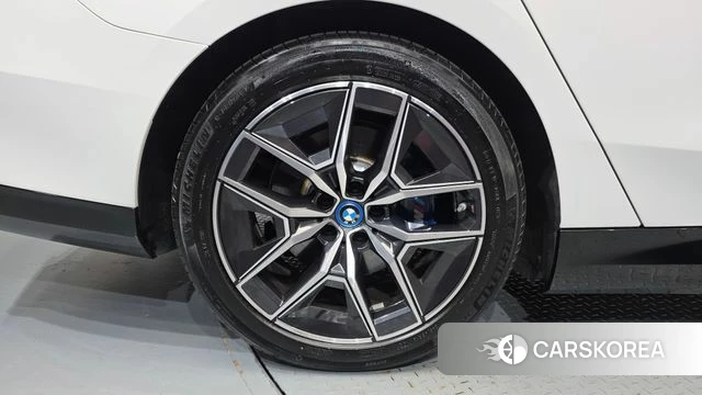 BMW i5 (G60) id 4488141 из Кореи 27