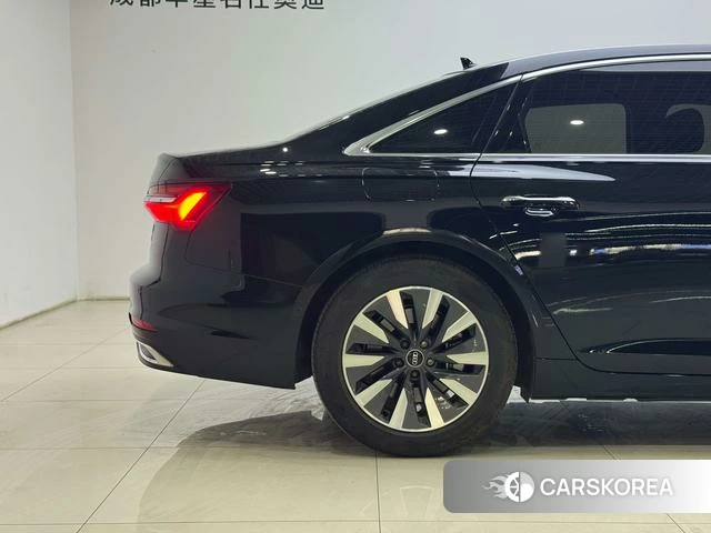 Audi A6L id 4214003 из Китая 11