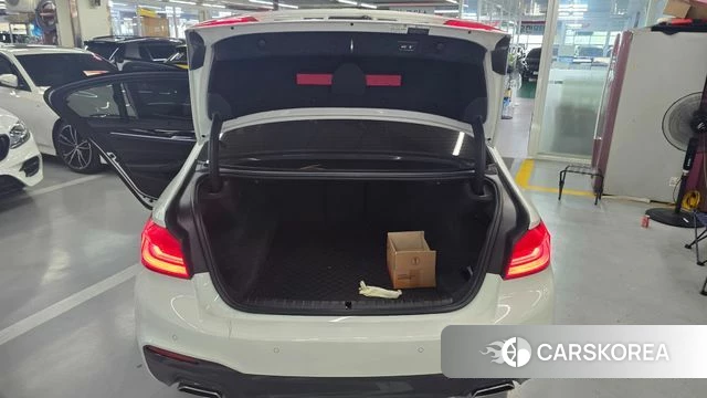 BMW 5 Series (G30) 2020 Белый из Кореи, фото 6