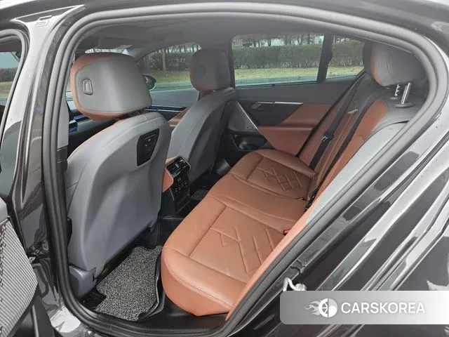 BMW 5 Series (G60) id 3739551 из Кореи 12