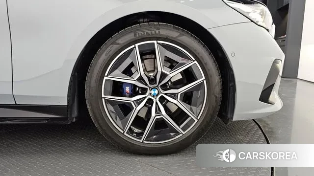 BMW 5 Series (G60) id 3436950 из Кореи 15