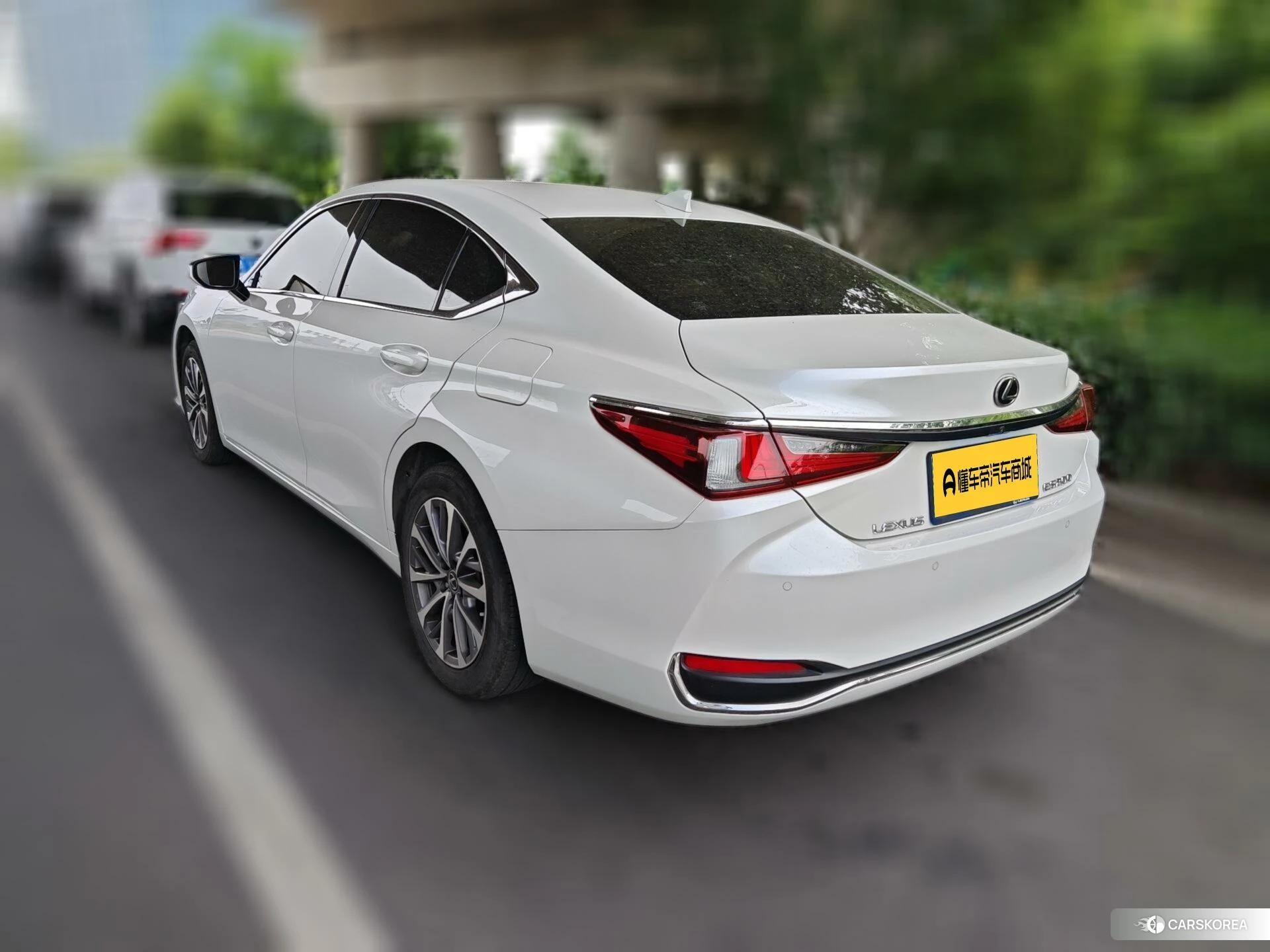 Lexus ES id 4440984 из Китая 16