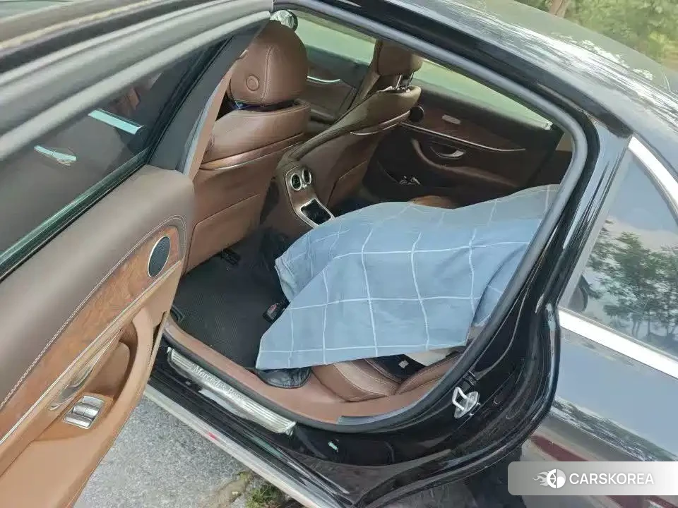 Mercedes-Benz E-Class id 4654428 из Китая 12