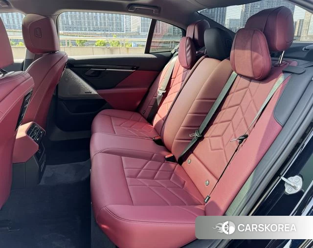 BMW 5 series 2025 Черный из Китая, фото 5