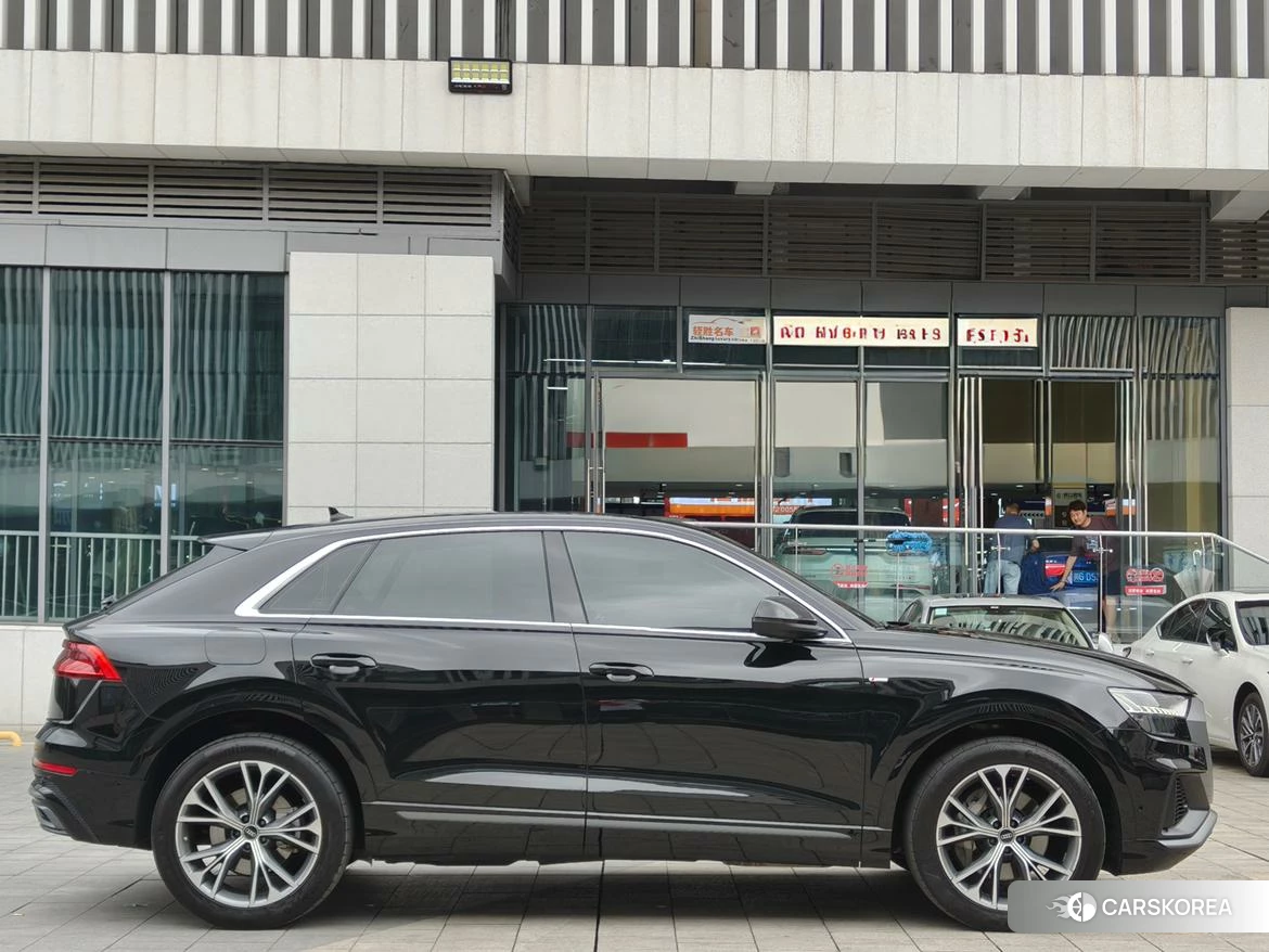 Audi Q8 2021 Черный из Китая, фото 5