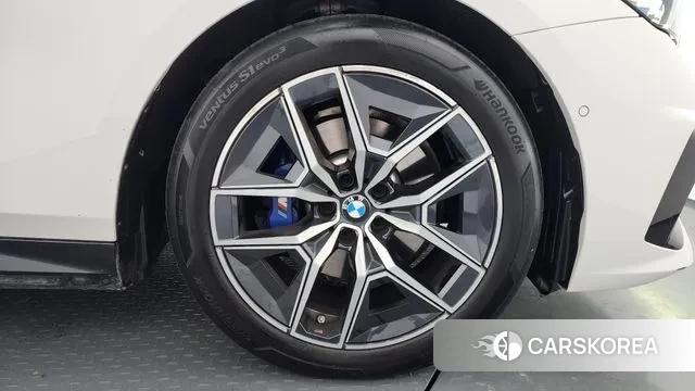 BMW 5 Series (G60) id 3689824 из Кореи 15