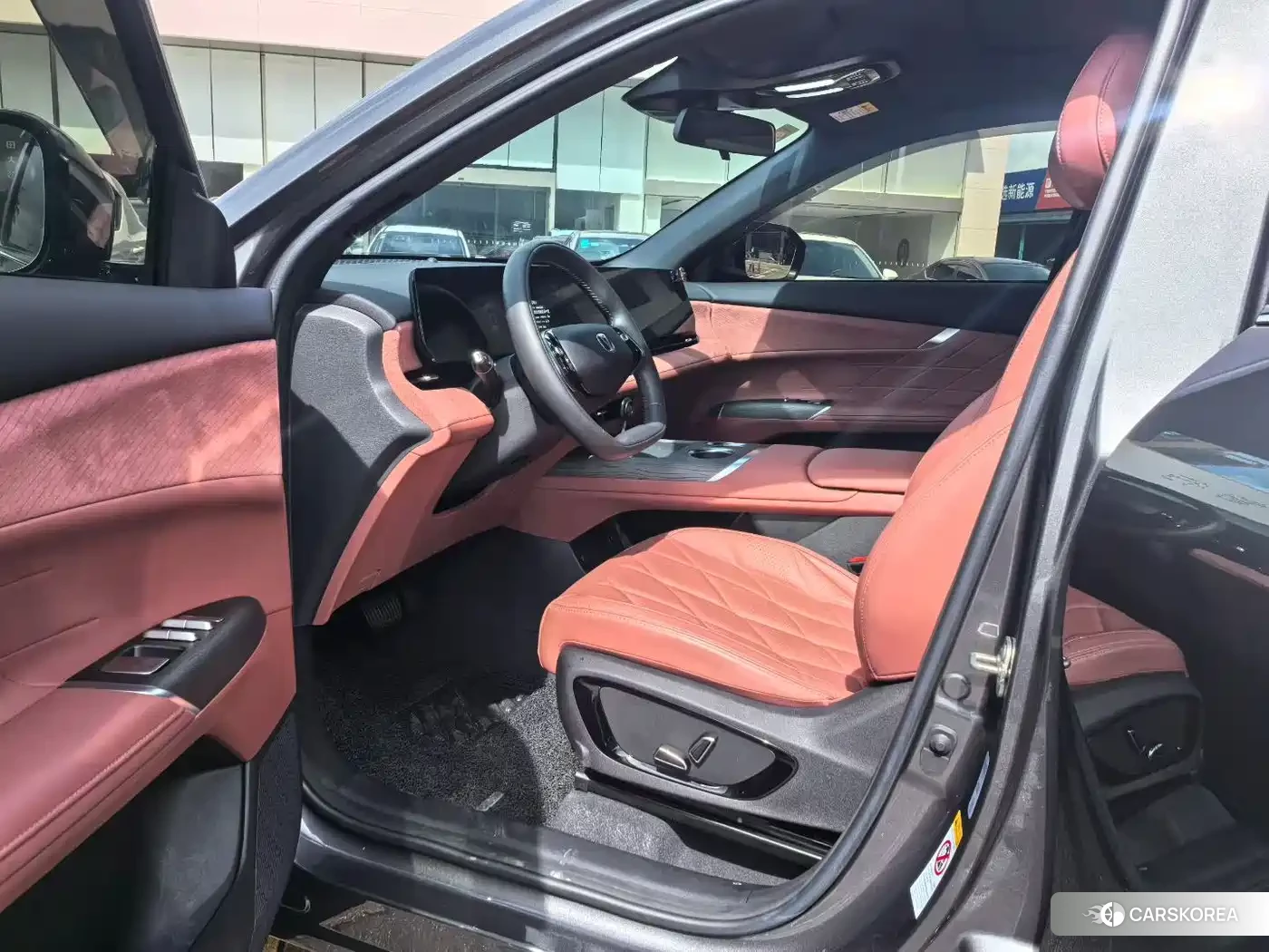 Chang'an Changan CS75PLUS 2025 Silver/gray из Китая, фото 5
