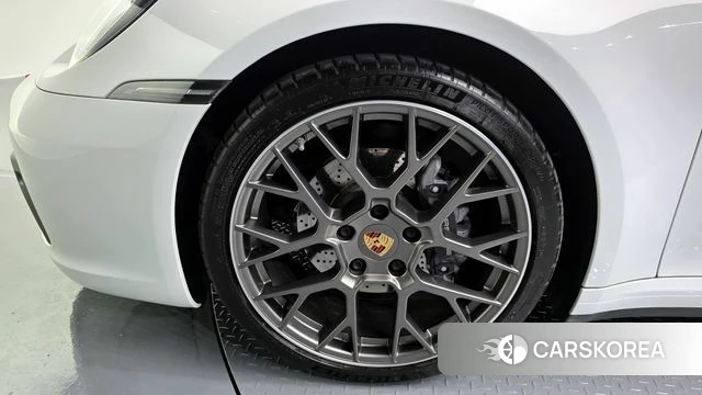 Porsche 911(992) id 4304171 из Кореи 32