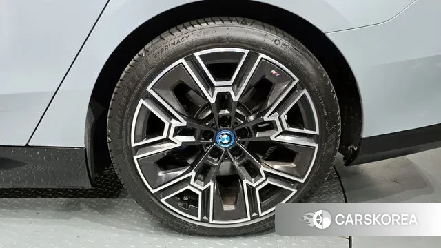 BMW 5 Series (G60) id 3715845 из Кореи 15